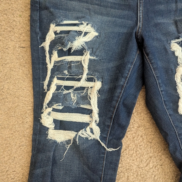 American Eagle Distressed Blue Jeans - Picture 4 of 10